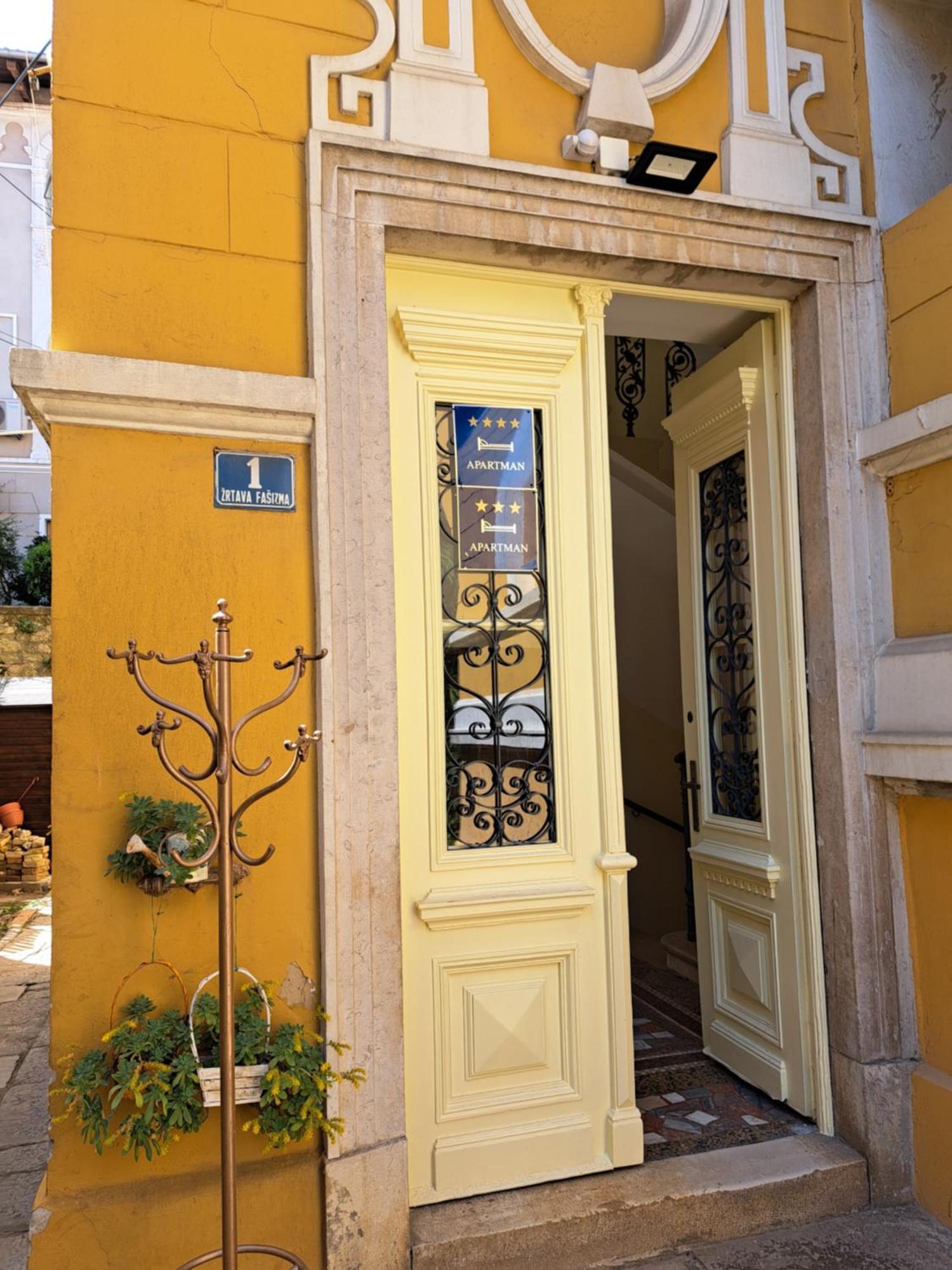 Apartman Barocco Laurana Esterno foto